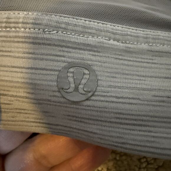 Lululemon Women’s Train Times Bra Workout Yoga Hiking Gray Size 4 - Picture 4 of 5